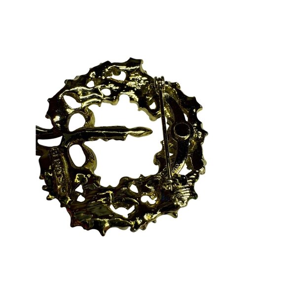 Gerry's Christmas Wreath Brooch Gold Tone Red Green With Candle and Bow Vintage - Picture 4 of 6